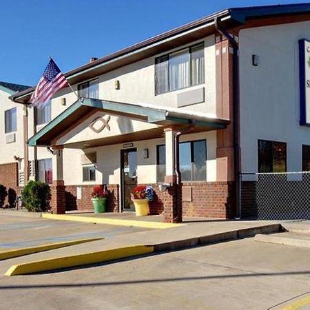 Cassville Four Seasons Inn & Suites Εξωτερικό φωτογραφία