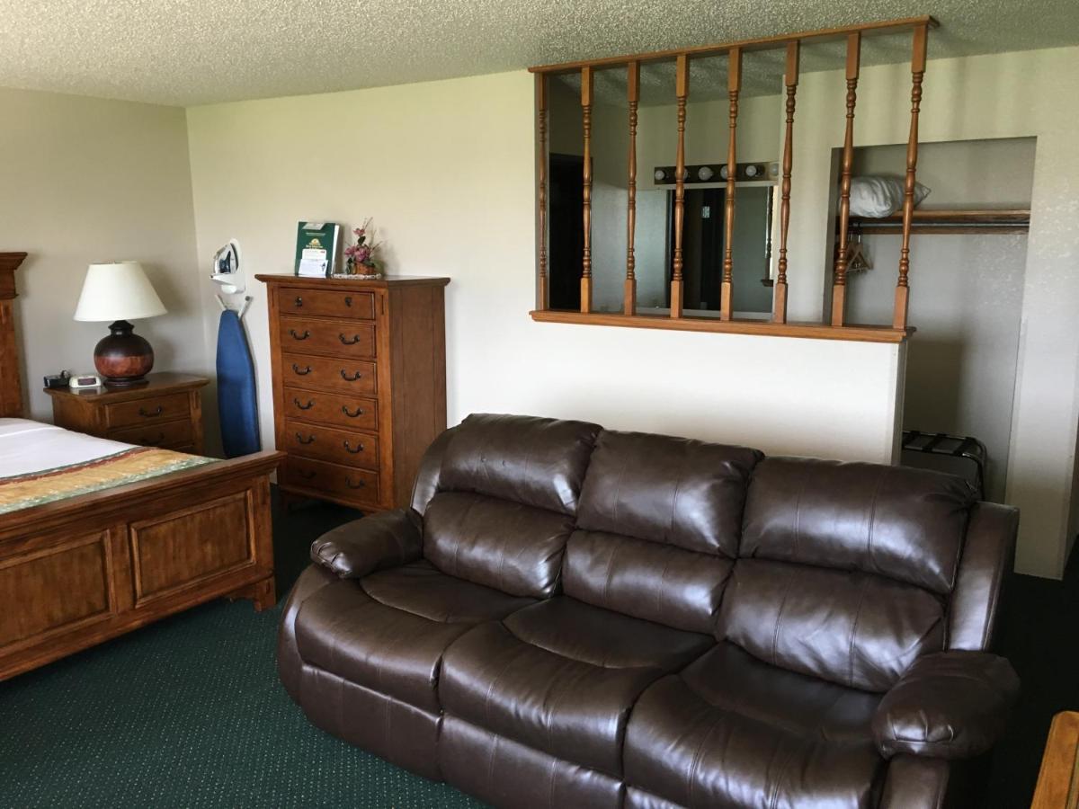Cassville Four Seasons Inn & Suites Εξωτερικό φωτογραφία