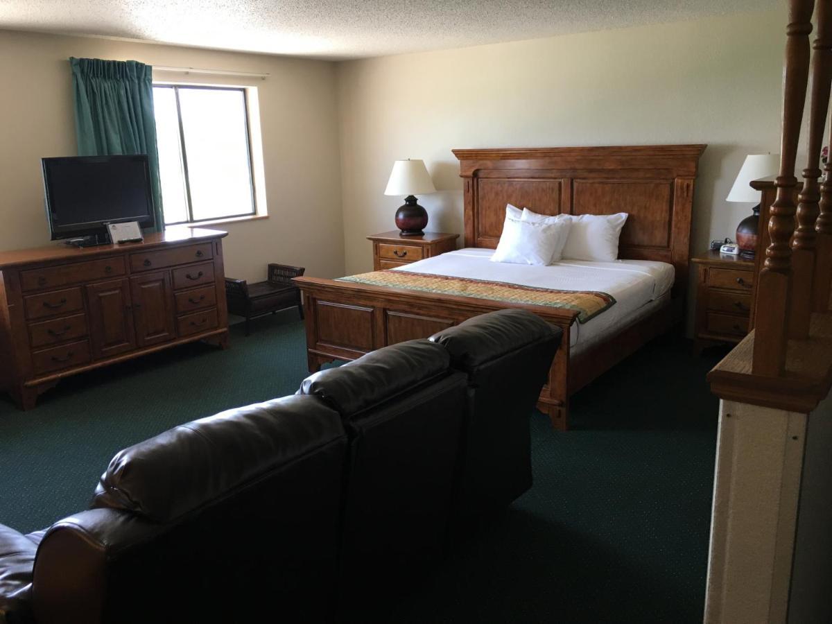 Cassville Four Seasons Inn & Suites Εξωτερικό φωτογραφία